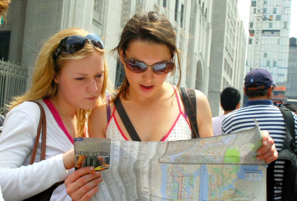 how to spot a tourist